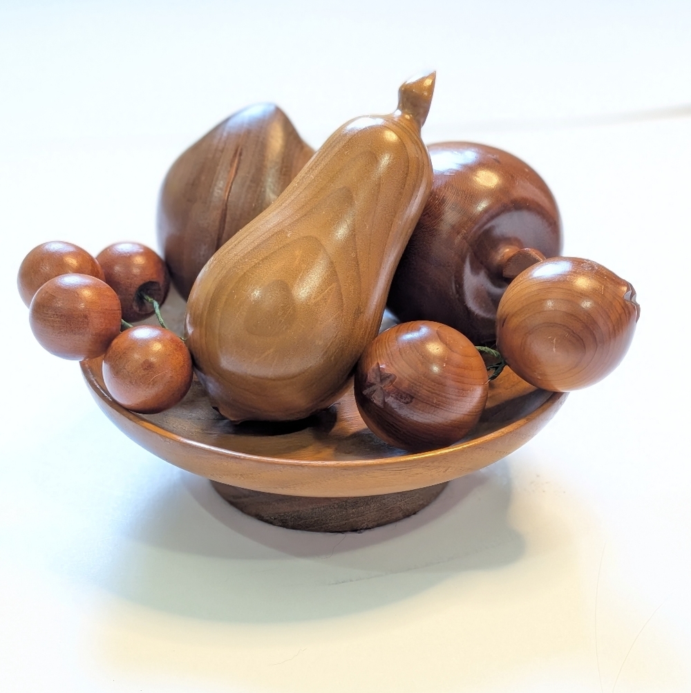 Hand-Carved Wooden Fruit Bowl Display - Natural Brown